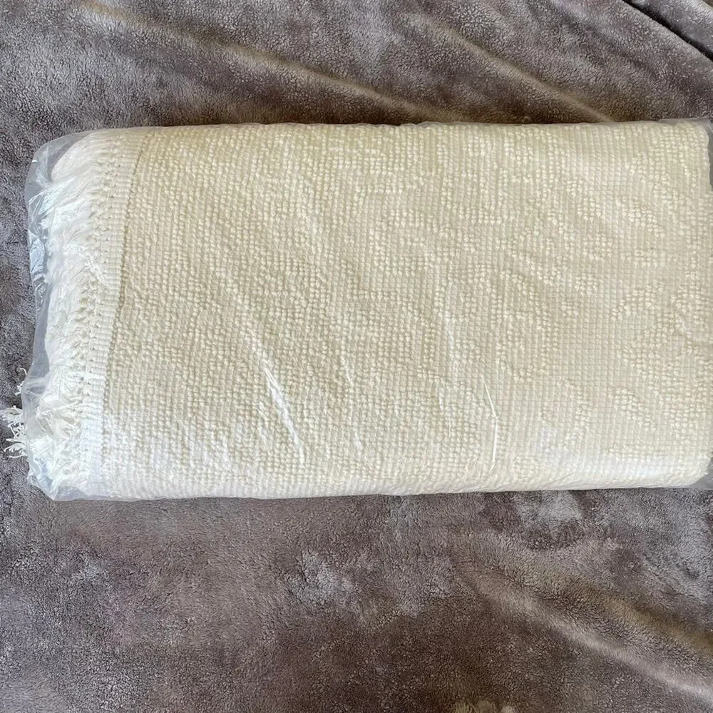 Vintage Candlewick Bedspread Fringe Full Size Hobnail Off White Reversible NOS